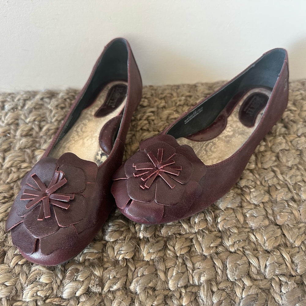 Pristine Comfy Born Burgundy Flats with Floral Detail 30% off price